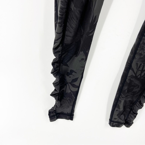 ✅Lululemon Floral Print Grey Black Sz 8 Full Length Legging Flowers Wunder Under - Picture 3 of 9